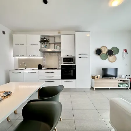 شقة 3 Family Apartments-carraro Immobiliare *